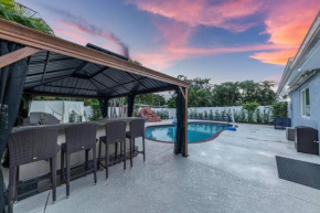 King Bed Pool Near Airport, Beach & Casino